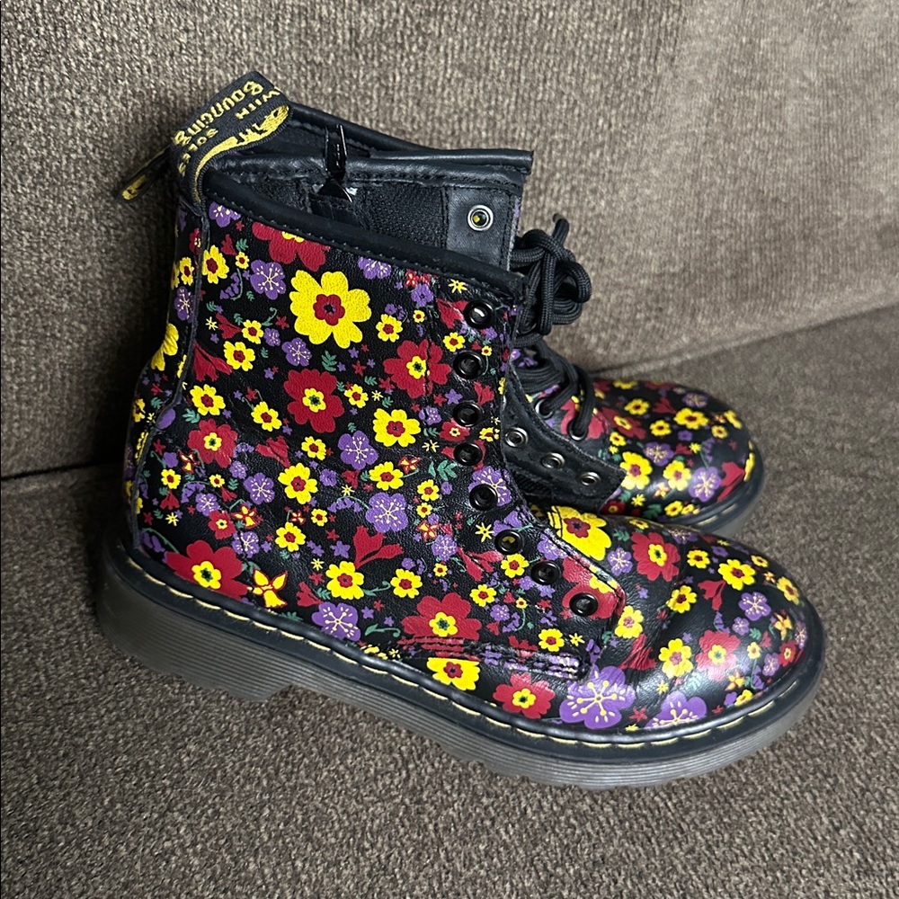 Dr martens size 1 girl - Picture 2 of 7